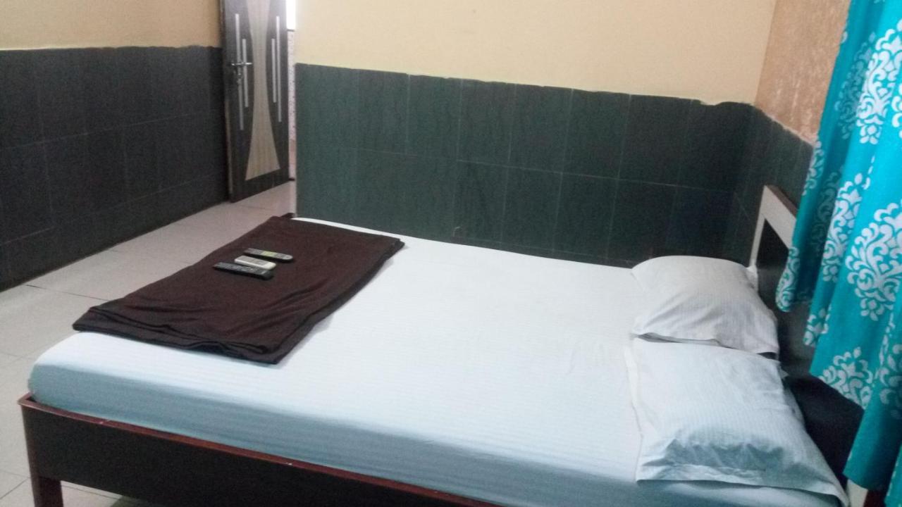 Hotel Sarang Lodge Panvel Exteriör bild