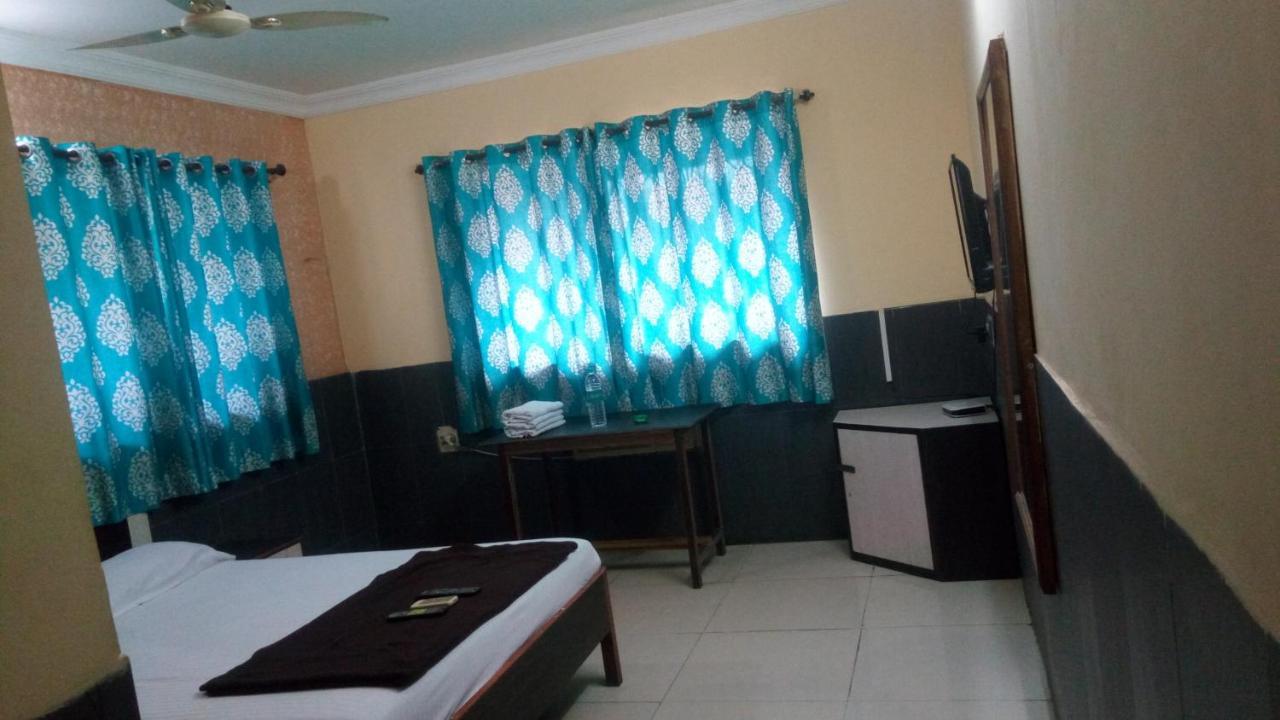 Hotel Sarang Lodge Panvel Exteriör bild