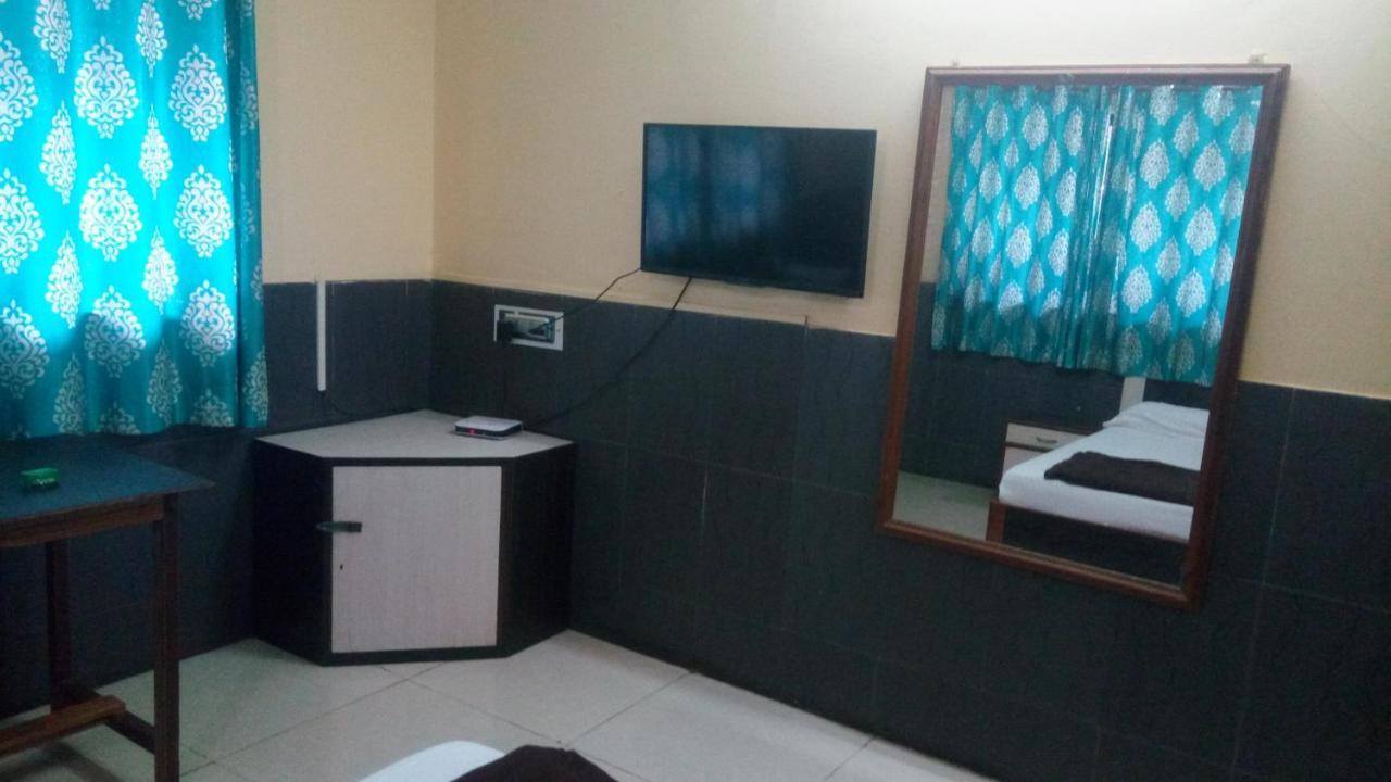 Hotel Sarang Lodge Panvel Exteriör bild