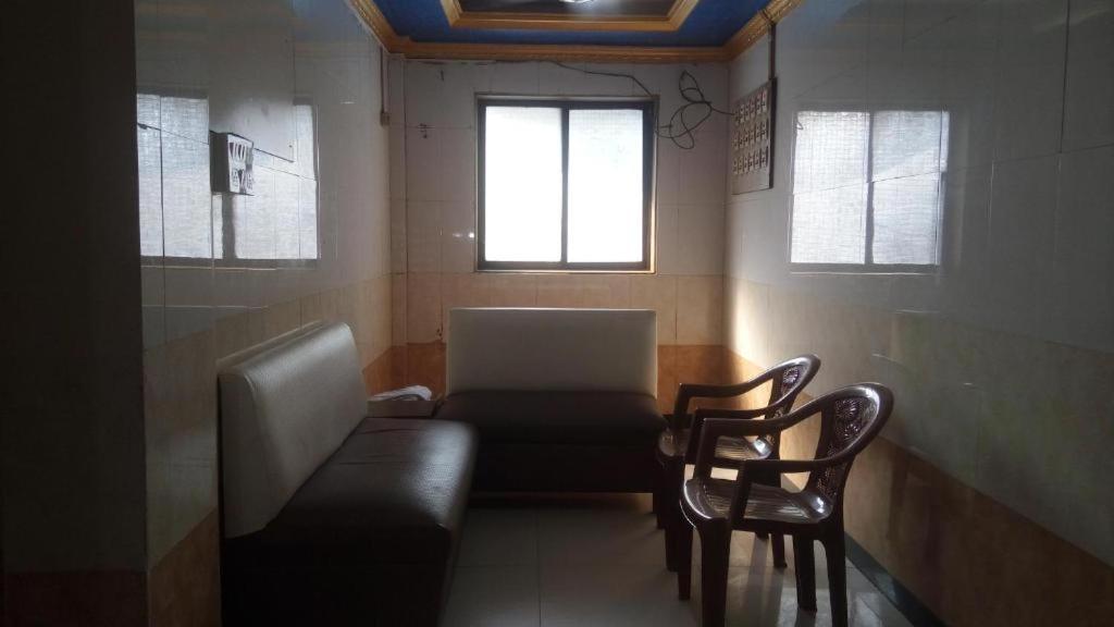Hotel Sarang Lodge Panvel Exteriör bild