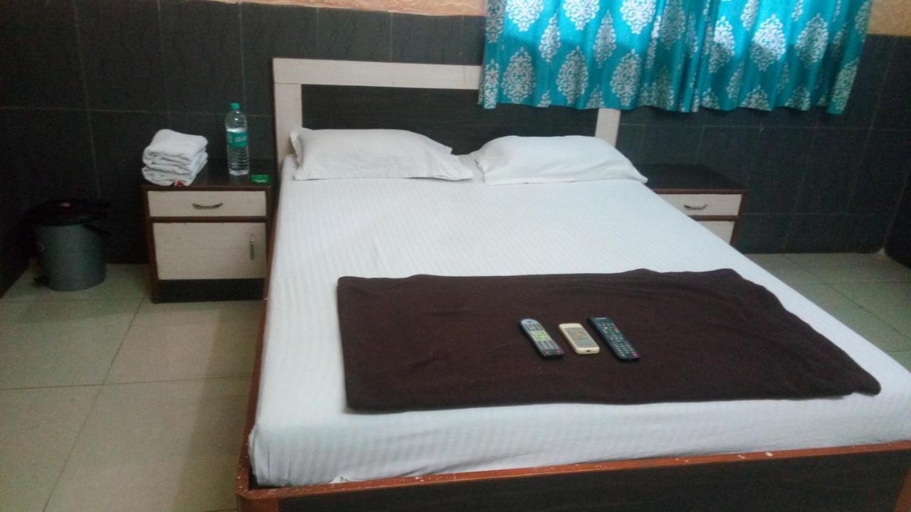 Hotel Sarang Lodge Panvel Exteriör bild
