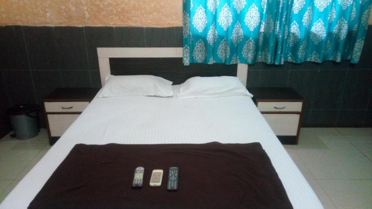 Hotel Sarang Lodge Panvel Exteriör bild
