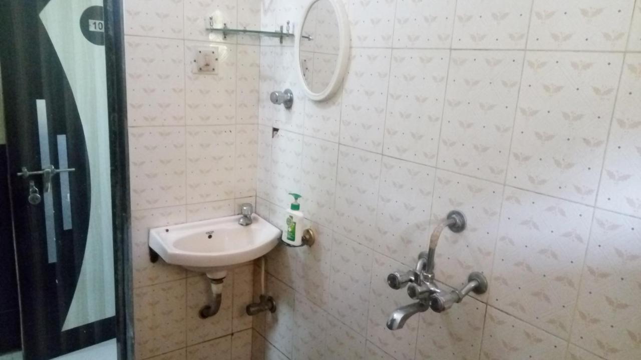 Hotel Sarang Lodge Panvel Exteriör bild
