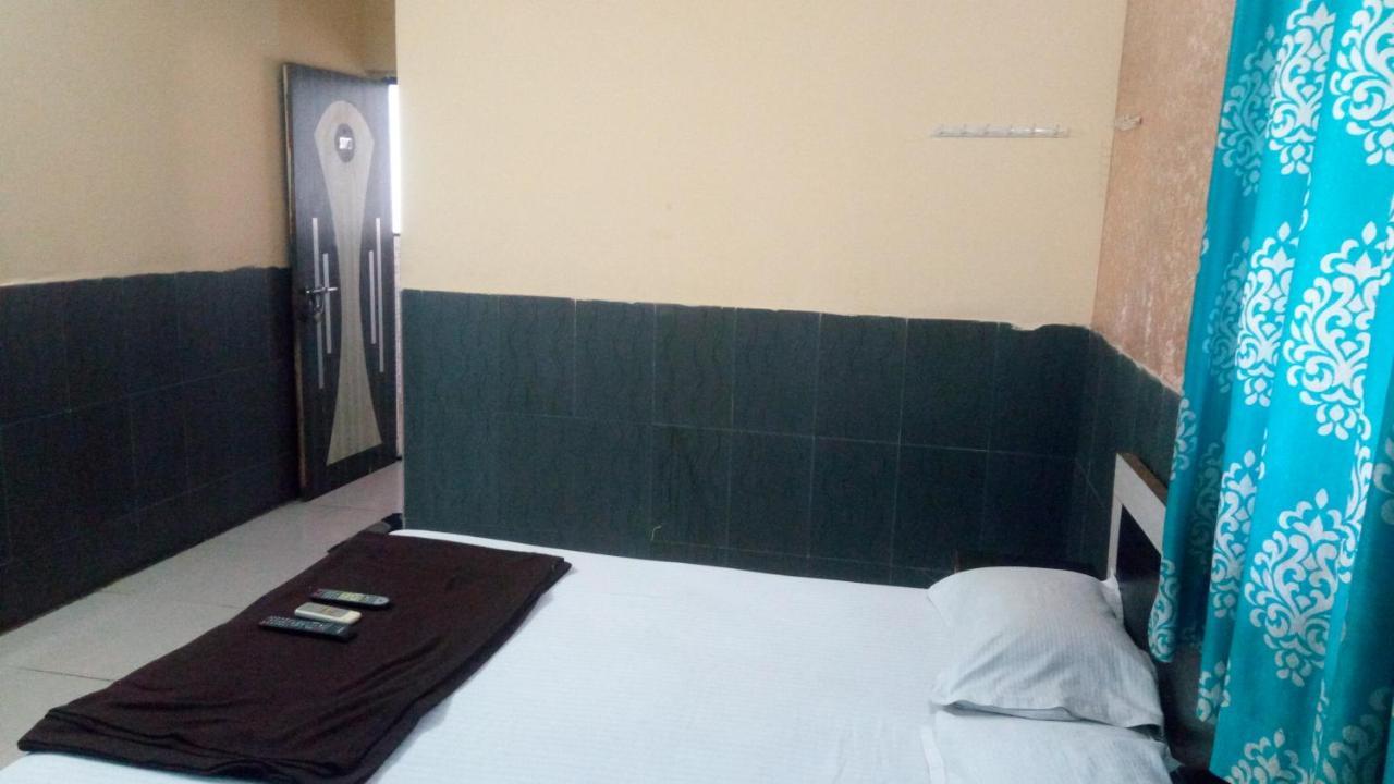 Hotel Sarang Lodge Panvel Exteriör bild