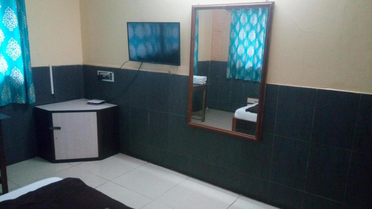 Hotel Sarang Lodge Panvel Exteriör bild